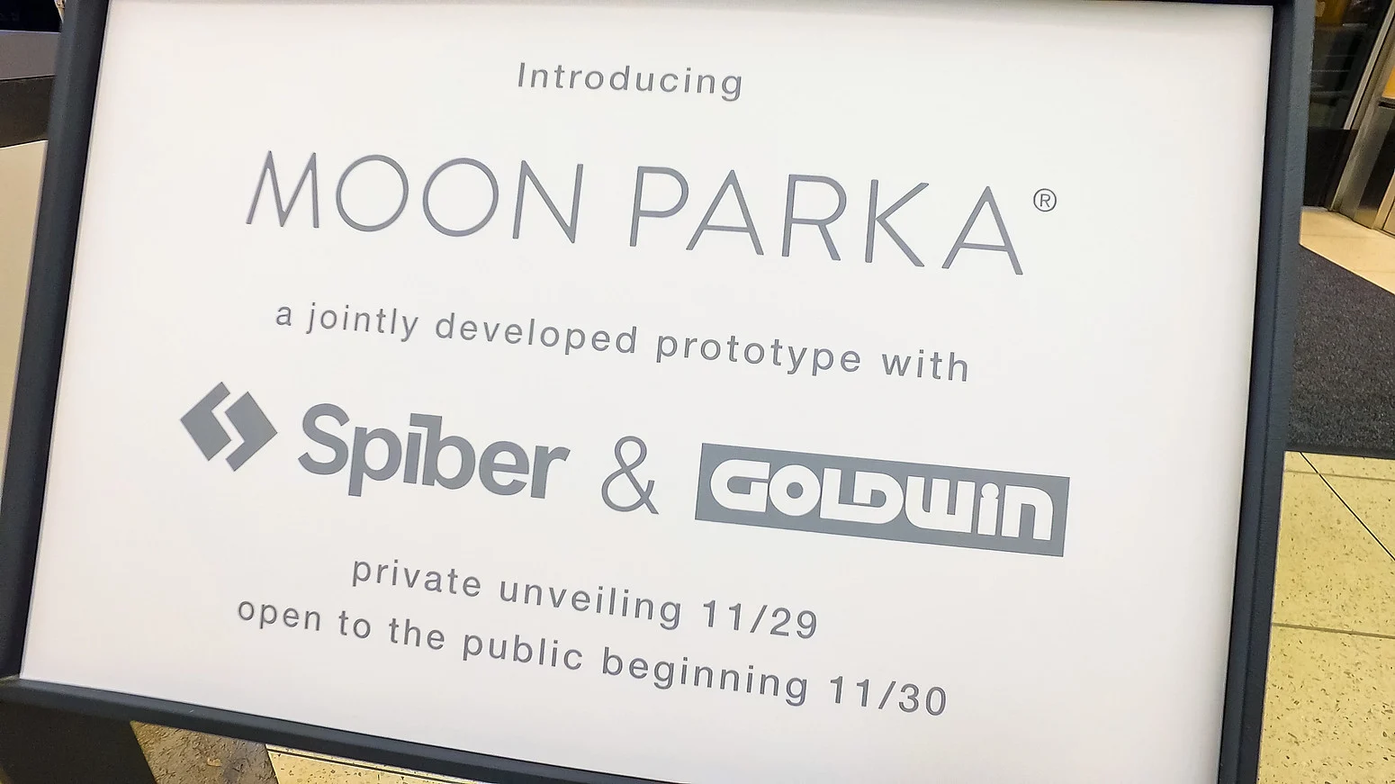Sign introducing the Moon Parka, jointly developed with Spiber and Goldwin, with public opening beginning 11/30.